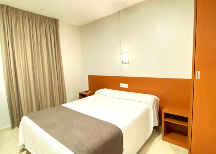 Hotelet Elretiro 2* 坎布里尔斯