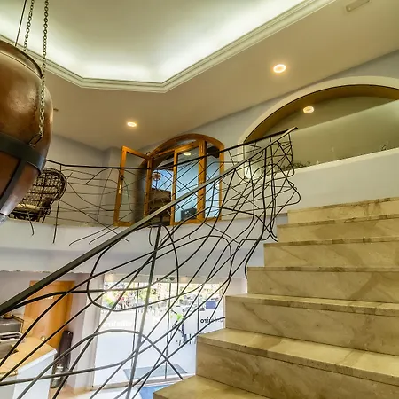 Hotelet Elretiro Otel