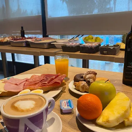 Hotelet Elretiro Otel 2*